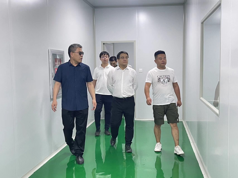 石嘴山市惠農區(qū)委副書記、區(qū)長馬仲武 蒞臨寧夏興康恒潤農業(yè)科技發(fā)展有限公司指導工作