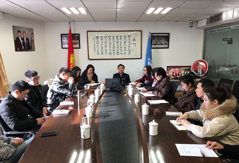 岳氏集團(tuán)董事長(zhǎng)、中醫(yī)藥康養(yǎng)委員會(huì)主任岳平安與北京全球商源文化傳播公司簽訂戰(zhàn)略合作協(xié)議